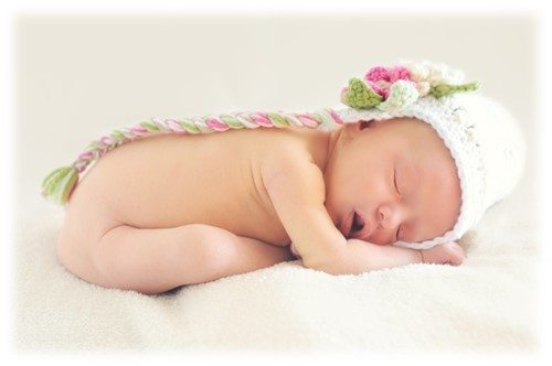 naked newborn baby 